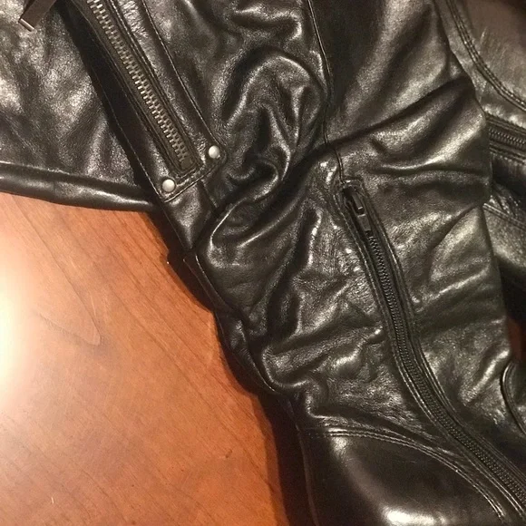 GUESS boots, Black w/Heels & Zippered Back, Size 8 - Picture 12 of 15